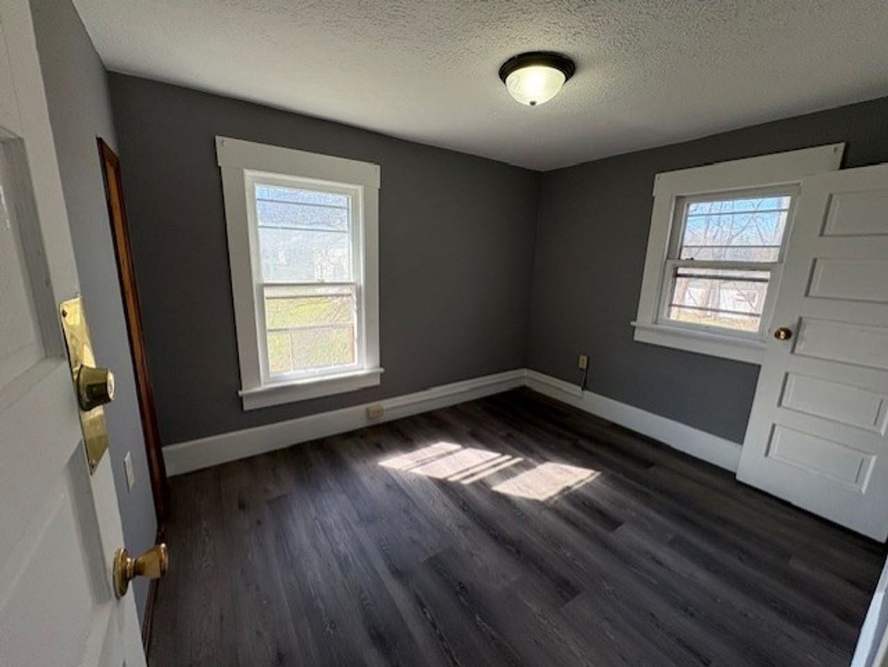 566 Sumner St - Photo 7 of 9