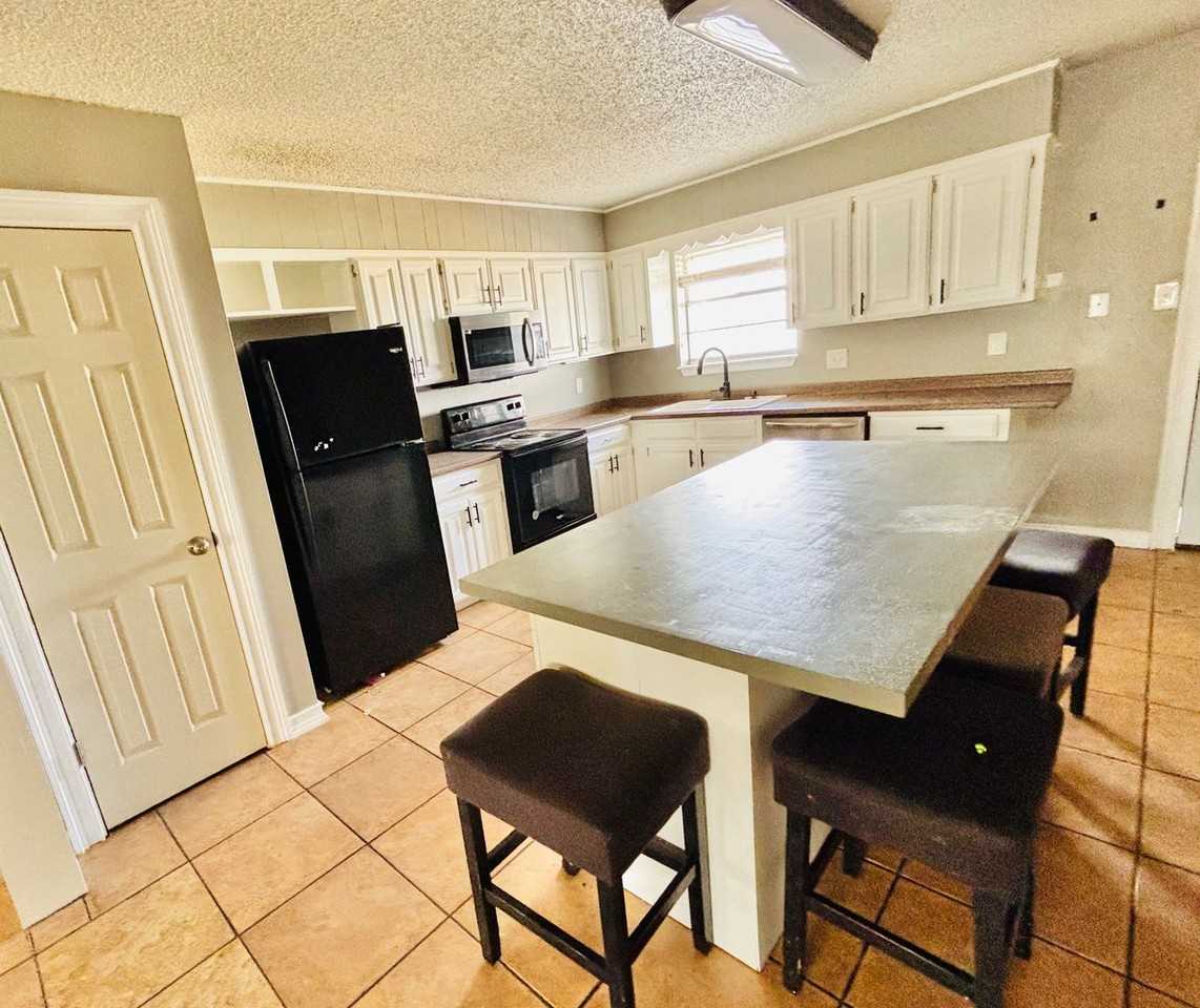 500 W Kiowa Dr - Photo 3 of 7