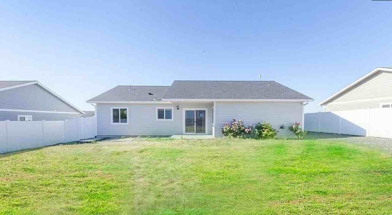 1556 Frontier Dr - Photo 4 of 5