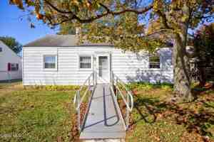 featured image of 13 Hawley Ave