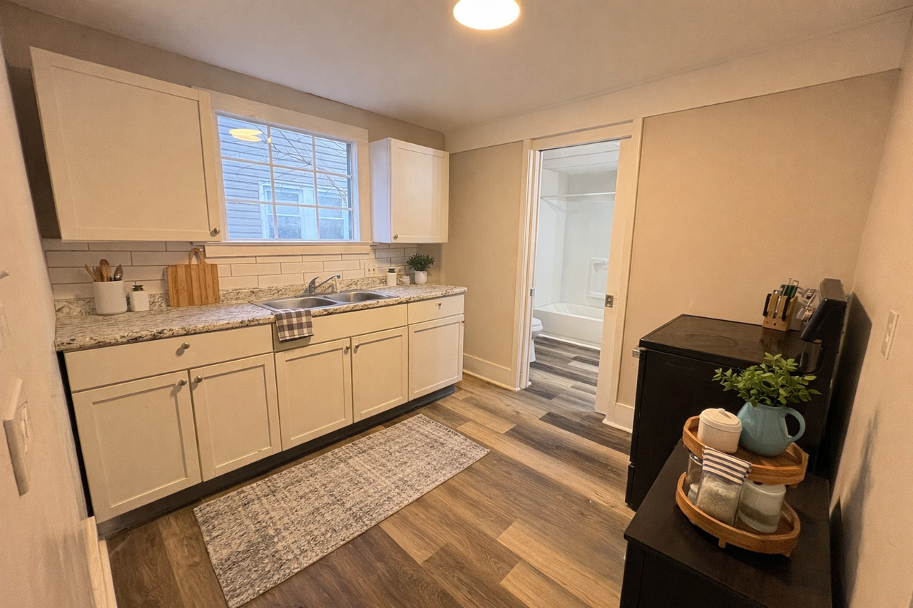 1168 Pondview Ave - Photo 4 of 17