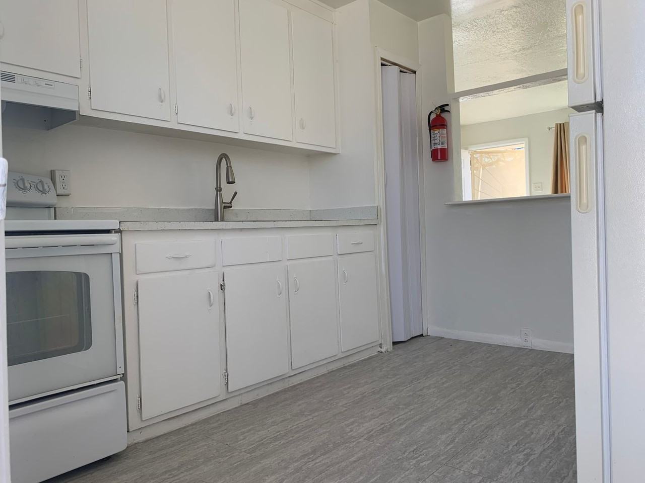 211 Texas St NE - Photo 2 of 16