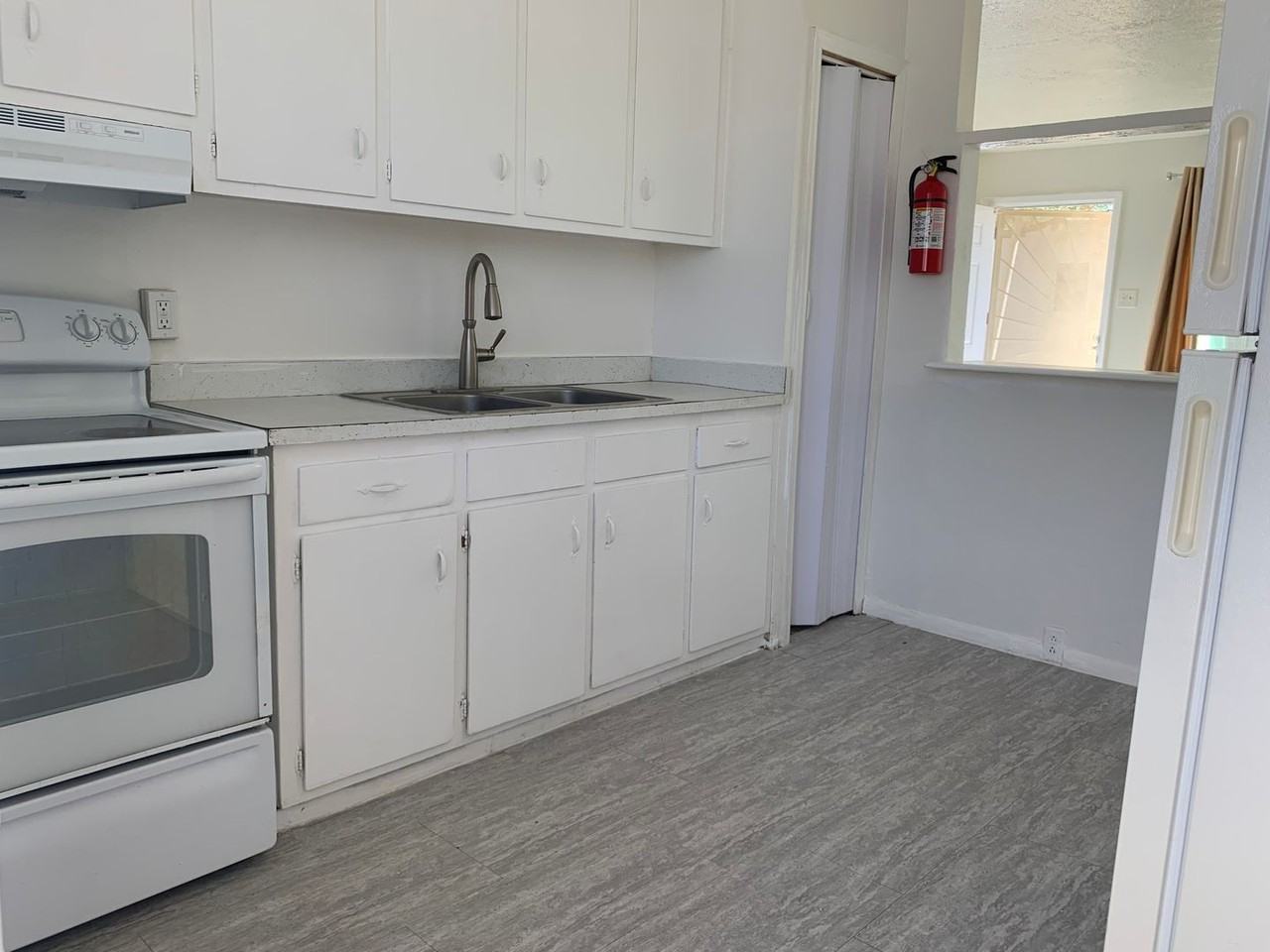 211 Texas St NE - Photo 3 of 16