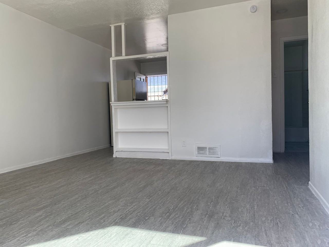 211 Texas St NE - Photo 5 of 16