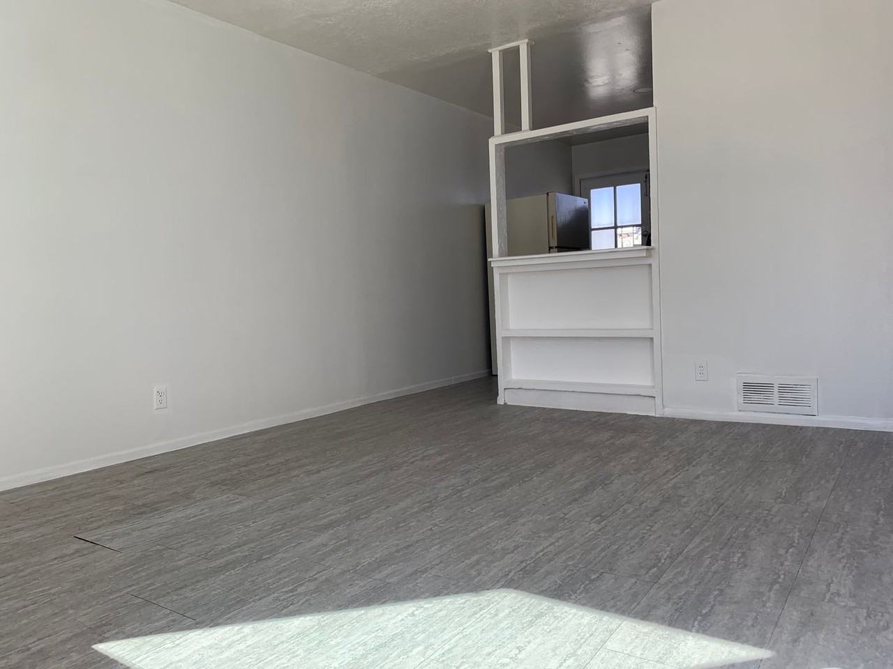 211 Texas St NE - Photo 7 of 16