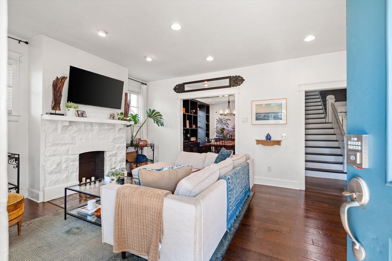 943 W Eastland Ave - Photo 5 of 43