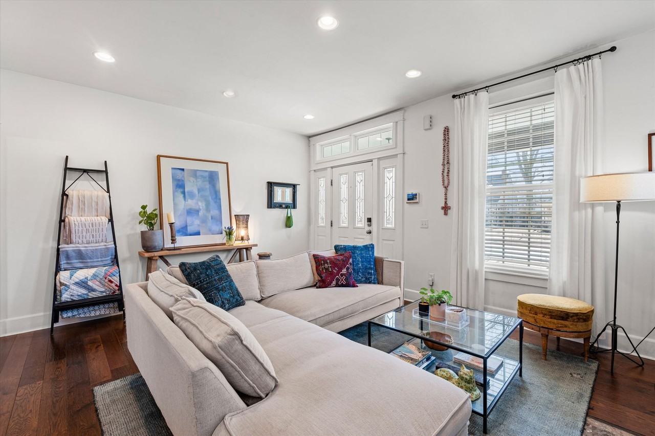 943 W Eastland Ave - Photo 7 of 43