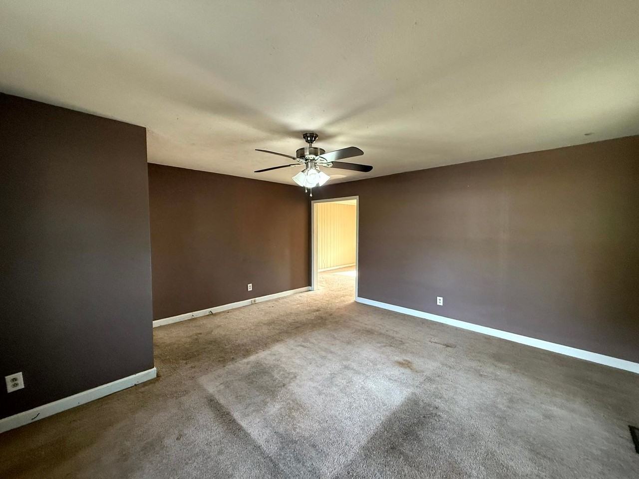 2109 Lombardy Dr - Photo 3 of 16