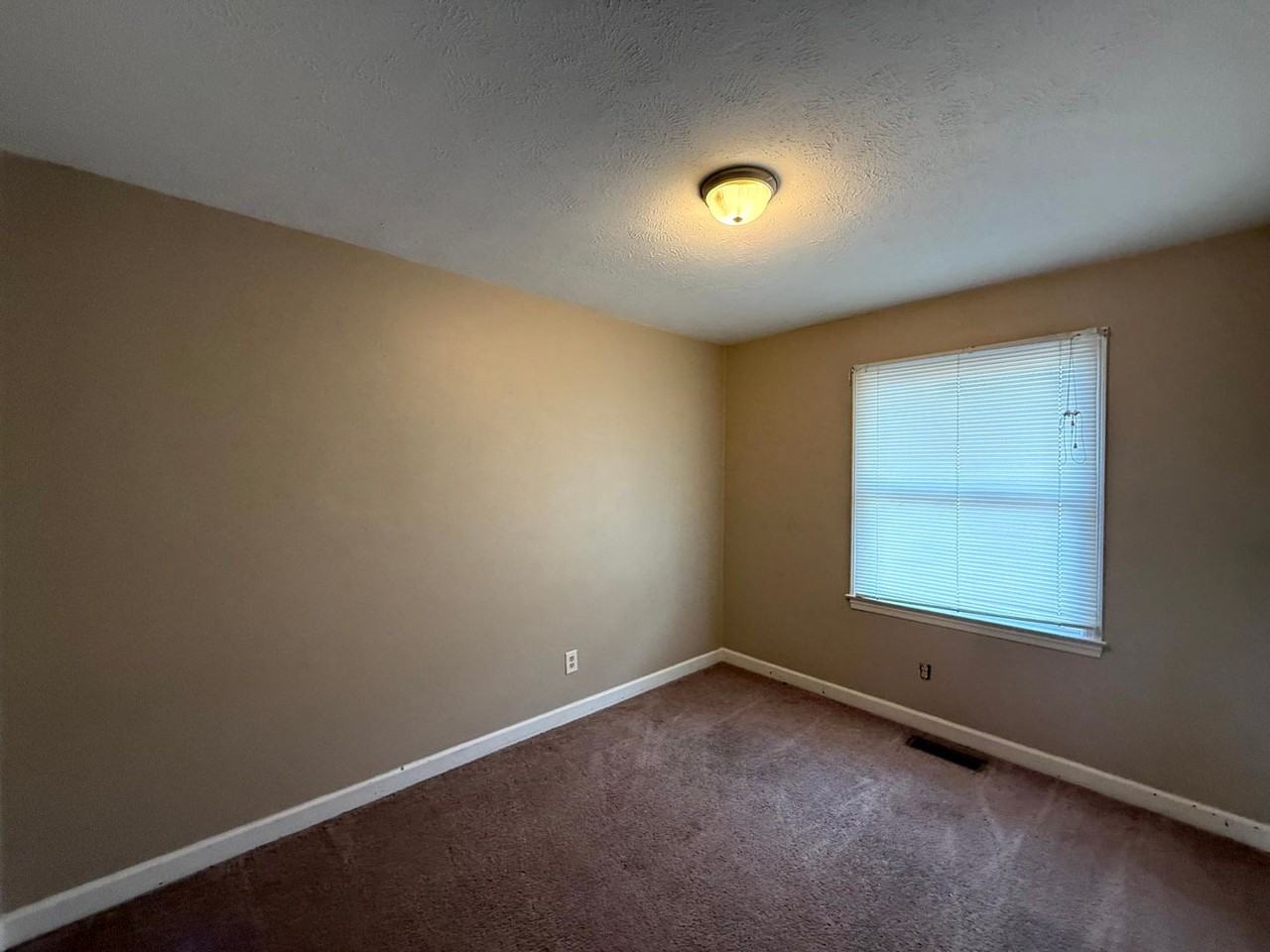 2109 Lombardy Dr - Photo 7 of 16