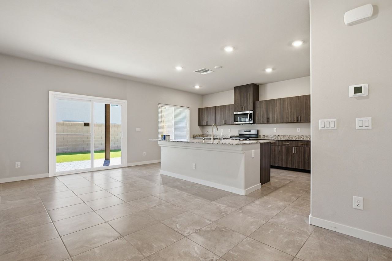 3763 Corellia Ave - Photo 4 of 47