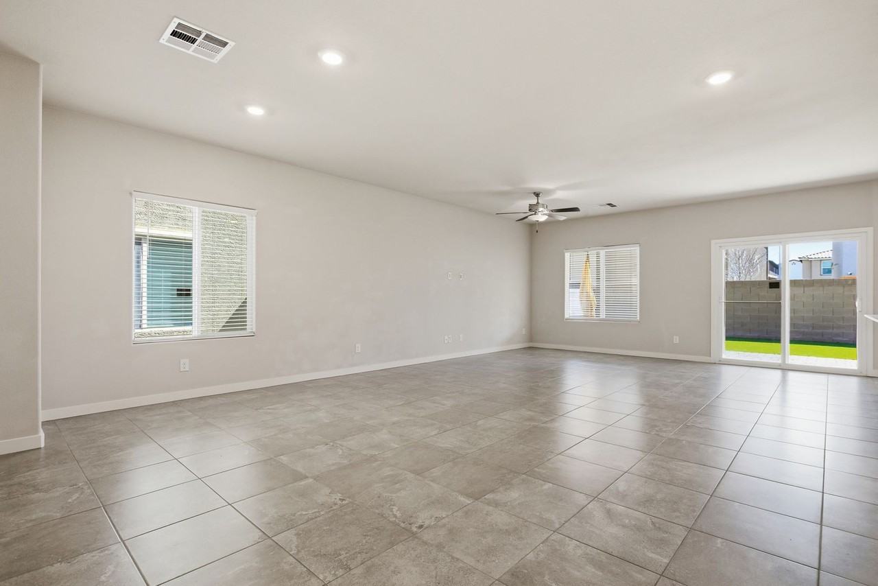 3763 Corellia Ave - Photo 6 of 47