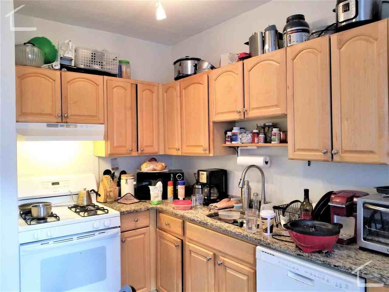 99 Linden St - Photo 5 of 12
