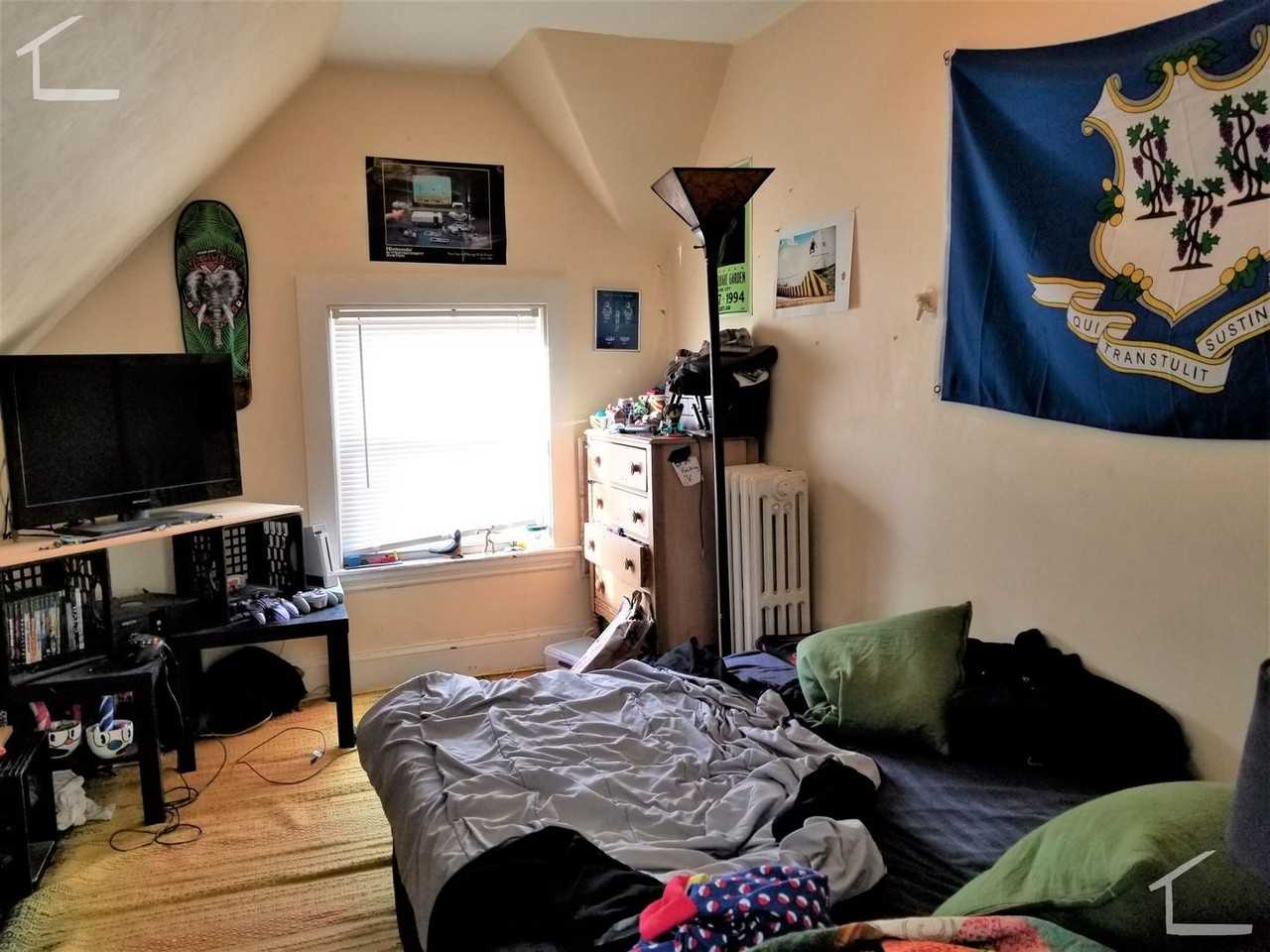 99 Linden St - Photo 6 of 12