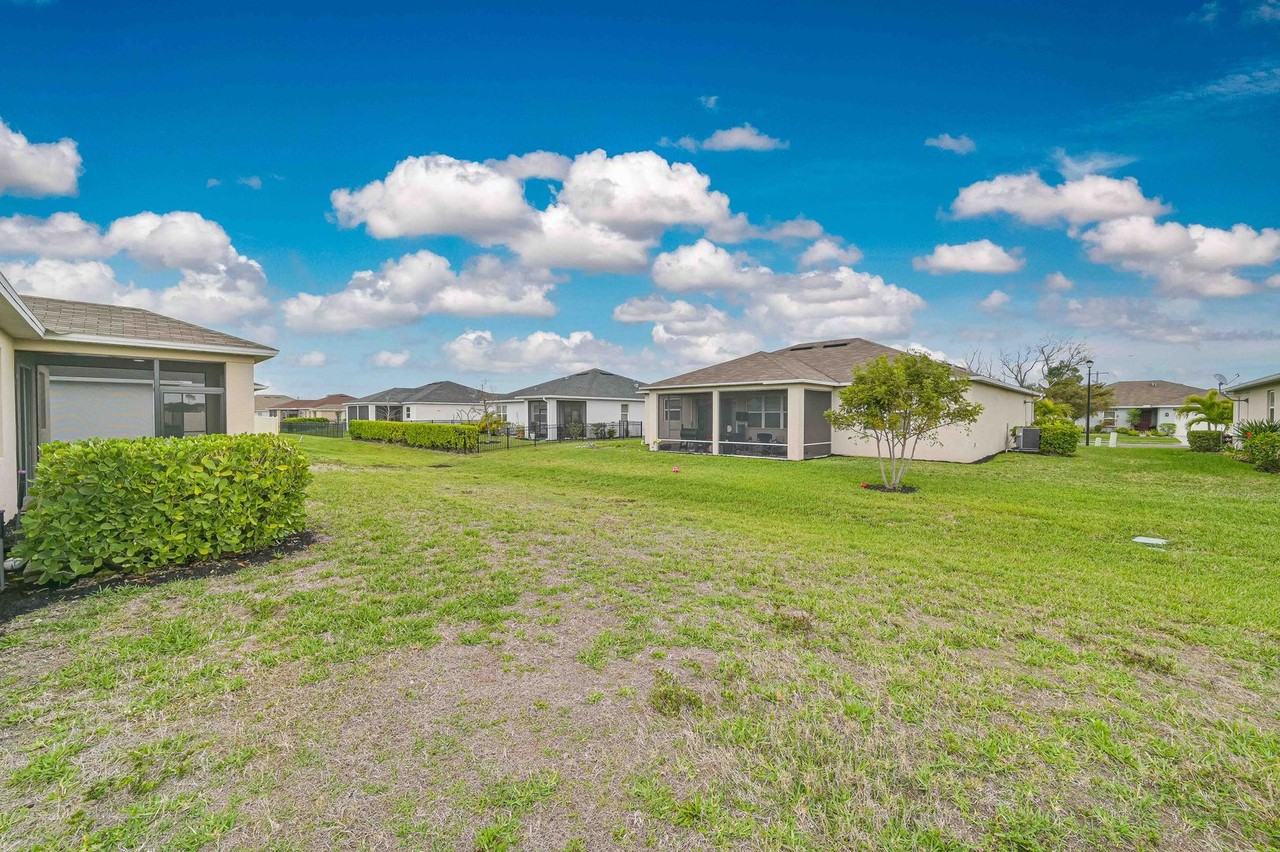 17325 Coastal Ridge Dr - Photo 3 of 27