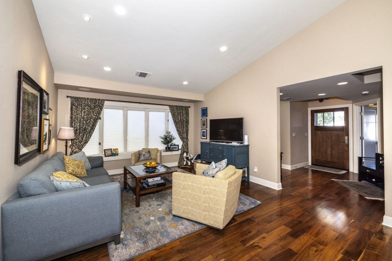 588 Bryson Ave - Photo 3 of 16