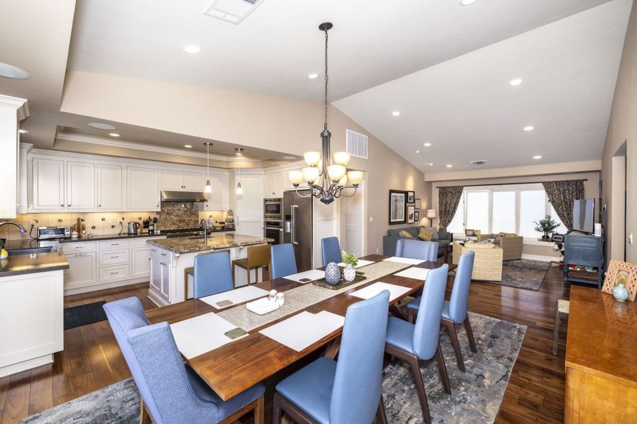 588 Bryson Ave - Photo 6 of 16