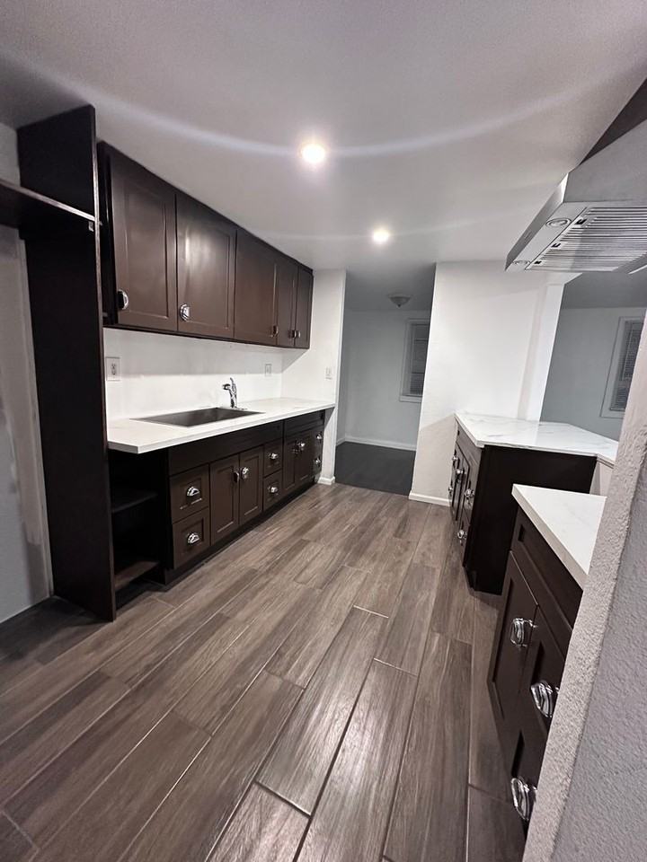 23510 Ellis Ave - Photo 2 of 9