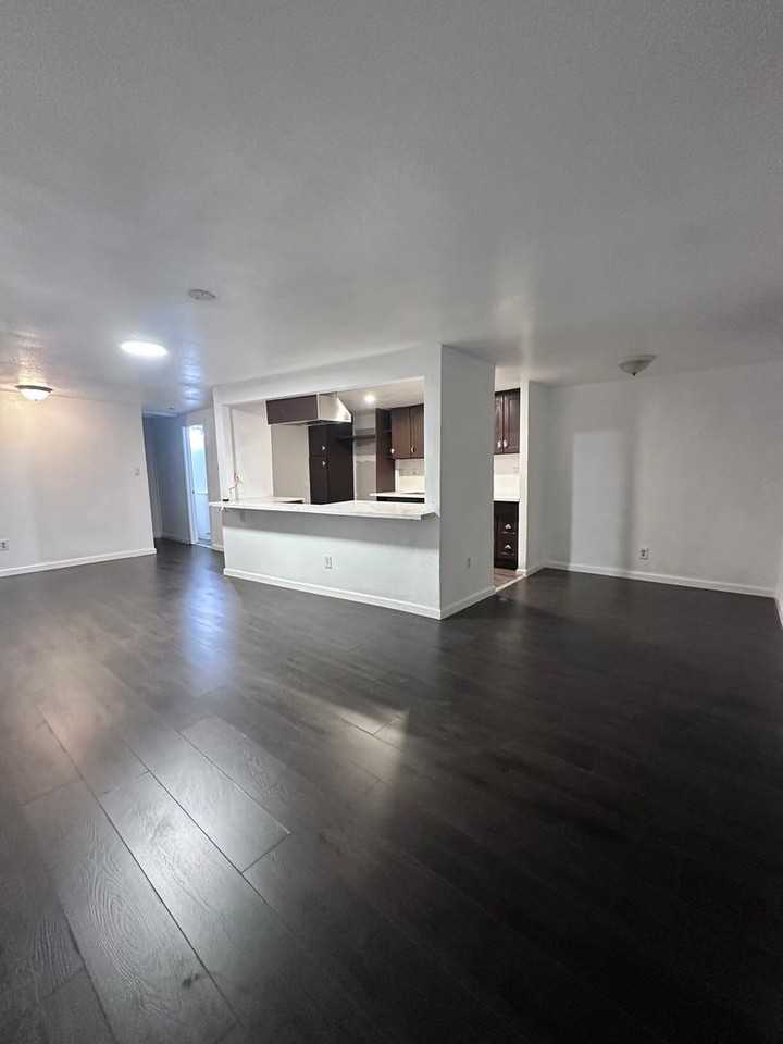 23510 Ellis Ave - Photo 3 of 9