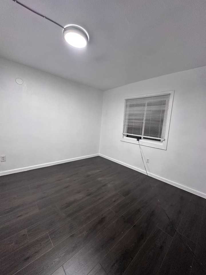 23510 Ellis Ave - Photo 6 of 9