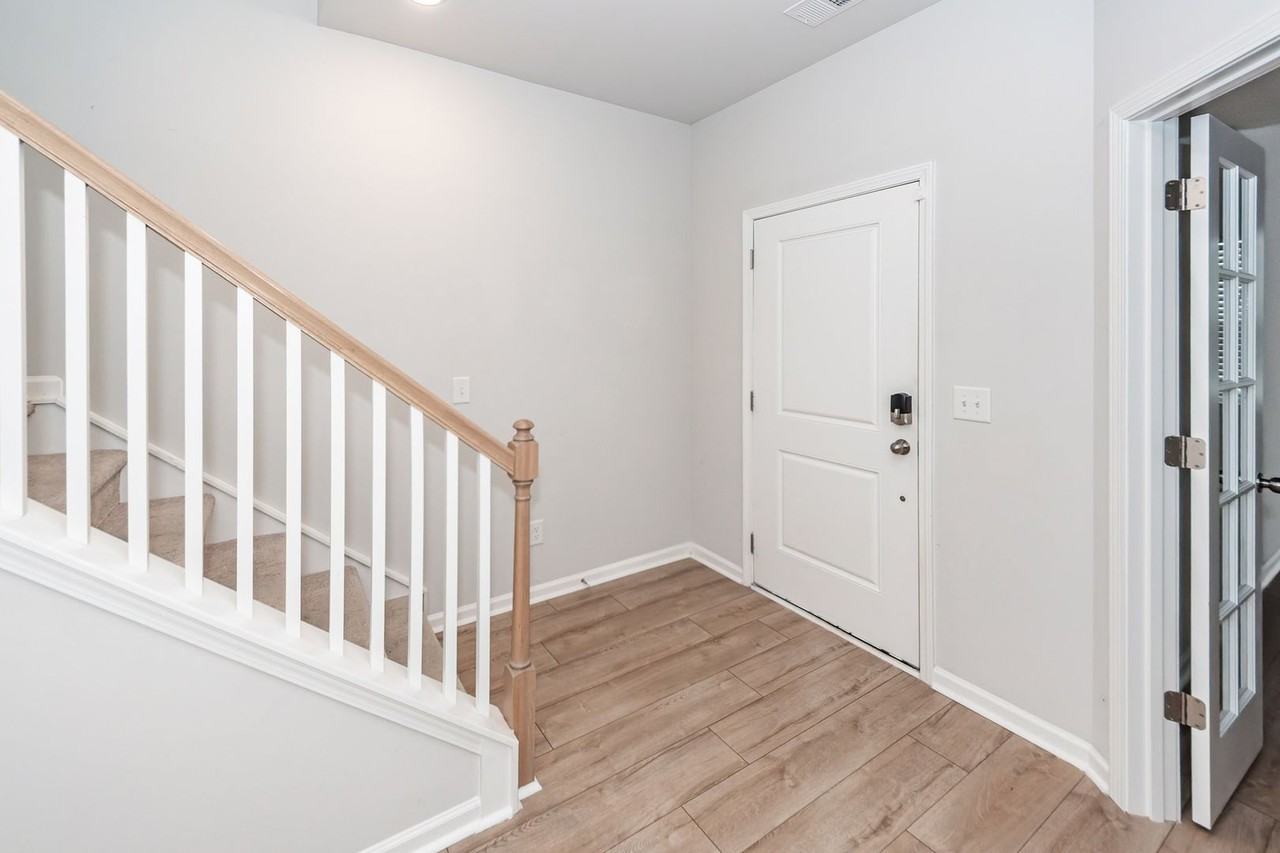 537 Yellow Leaf Ln - Photo 3 of 50