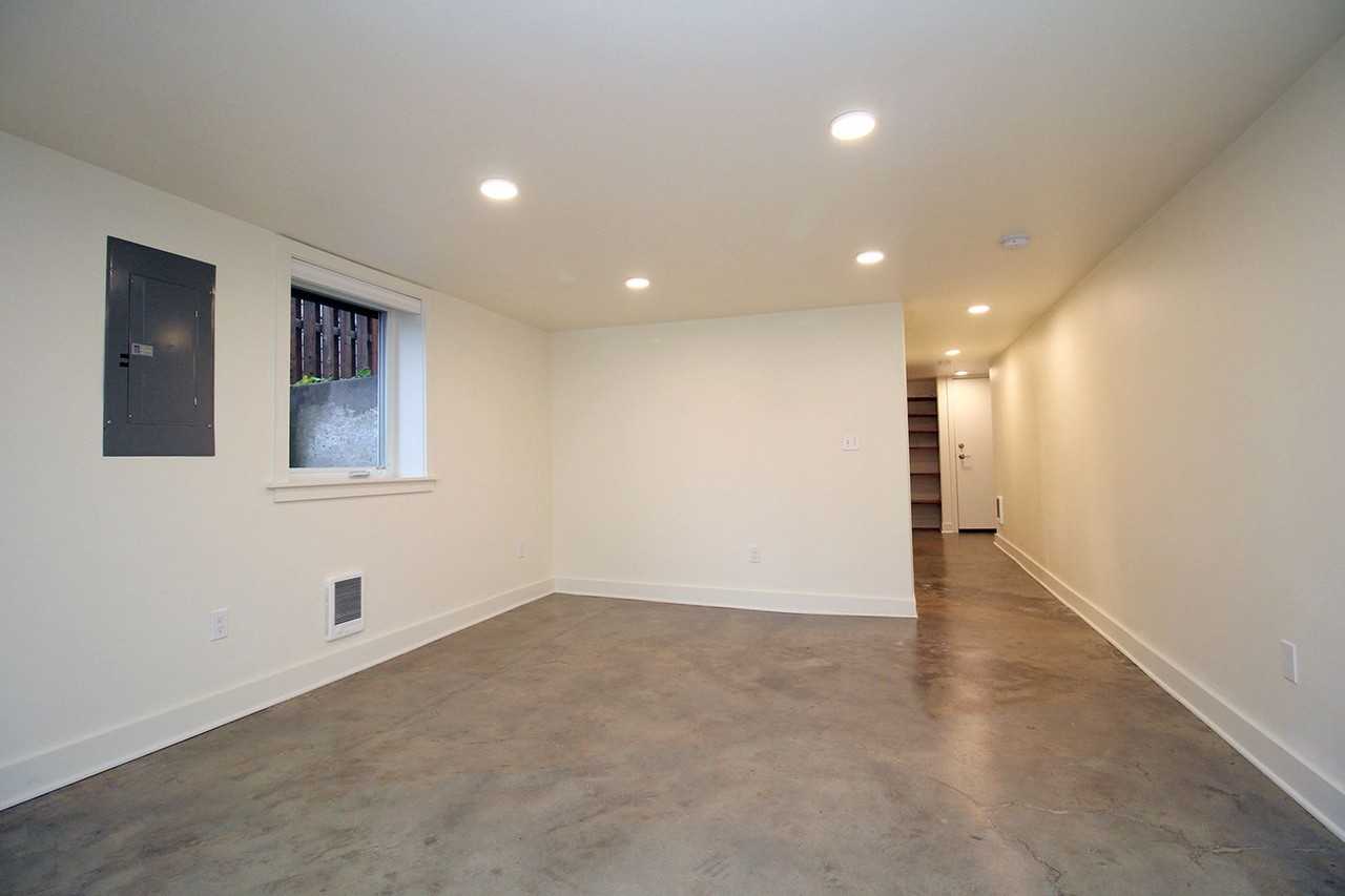 3734 Se 26th Ave - Photo 5 of 17