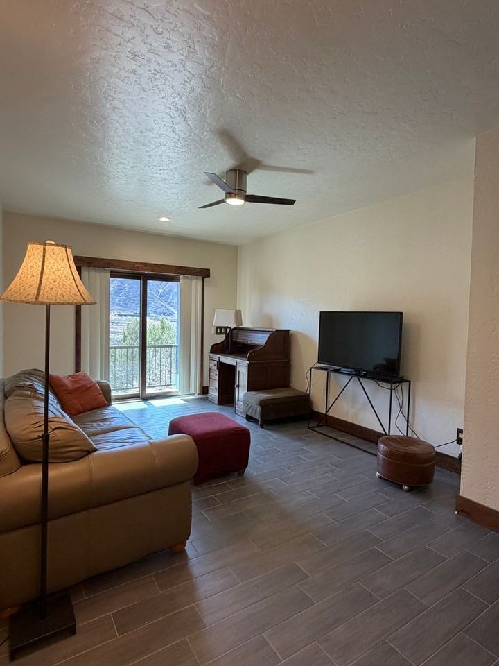 350 Greenway Dr - Photo 7 of 13