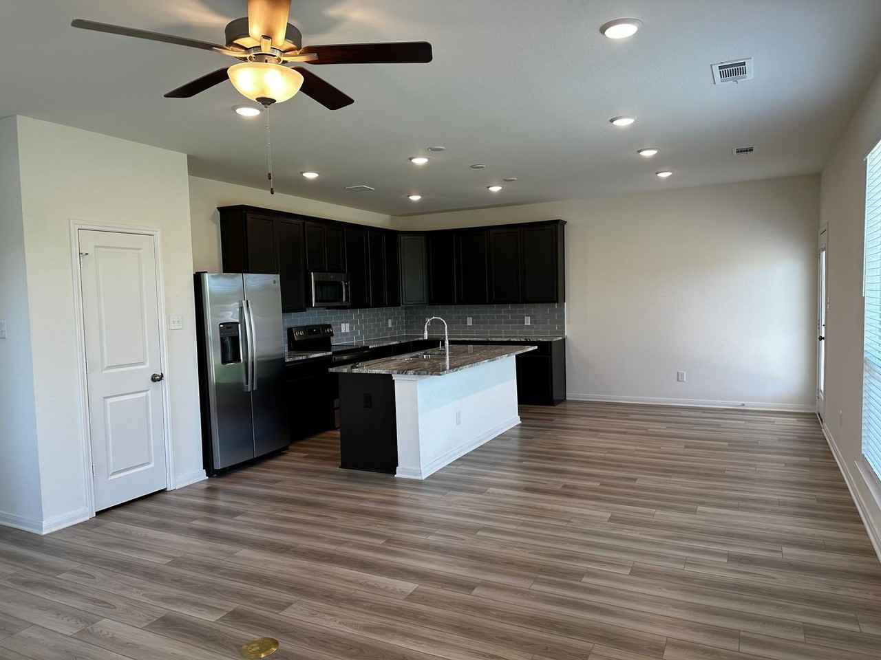 1005 Elise Ave - Photo 6 of 19