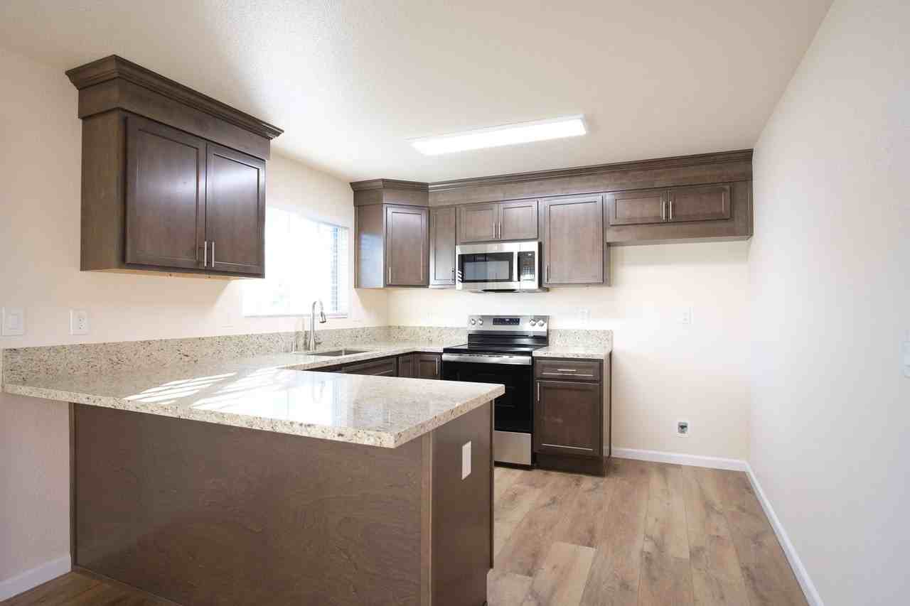 1070 5th St - Photo 4 of 20