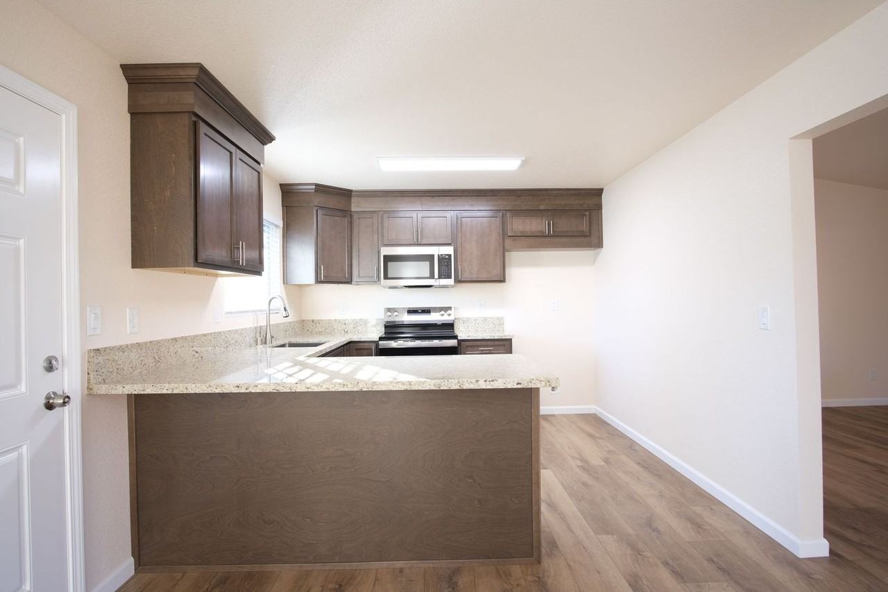 1070 5th St - Photo 5 of 20