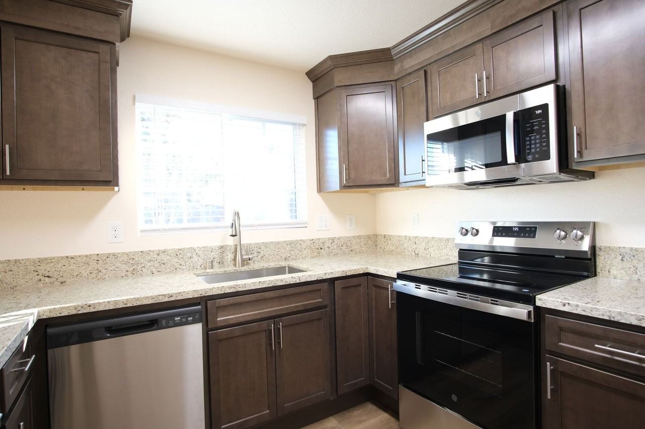 1070 5th St - Photo 6 of 20