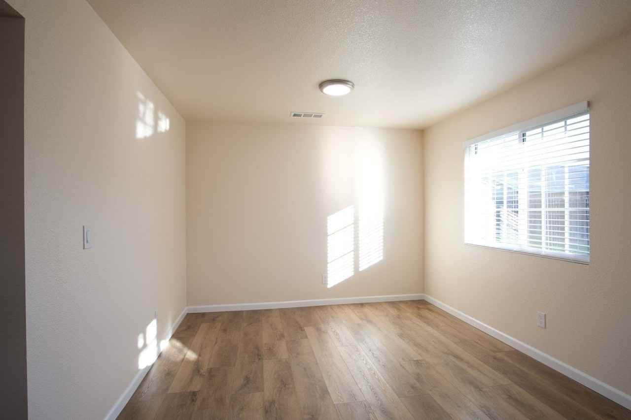 1070 5th St - Photo 7 of 20