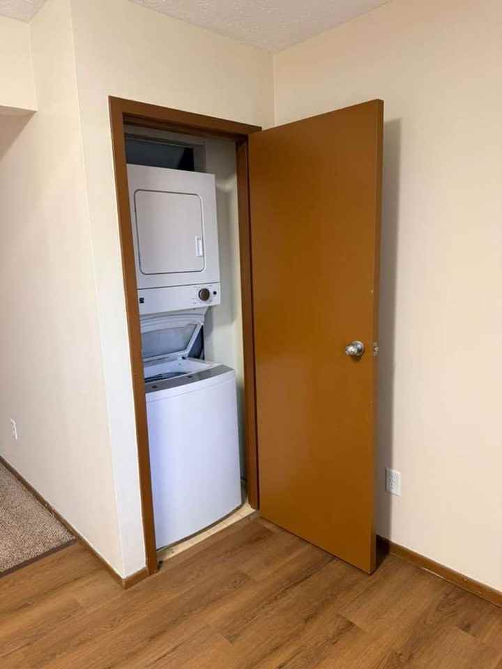 617 Mentor Ave - Photo 5 of 9