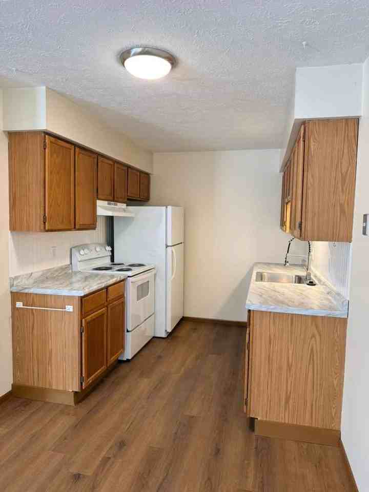 629 Mentor Ave - Photo 6 of 9