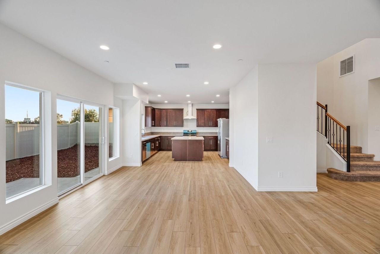 8501 Grove Hill Ct - Photo 5 of 15