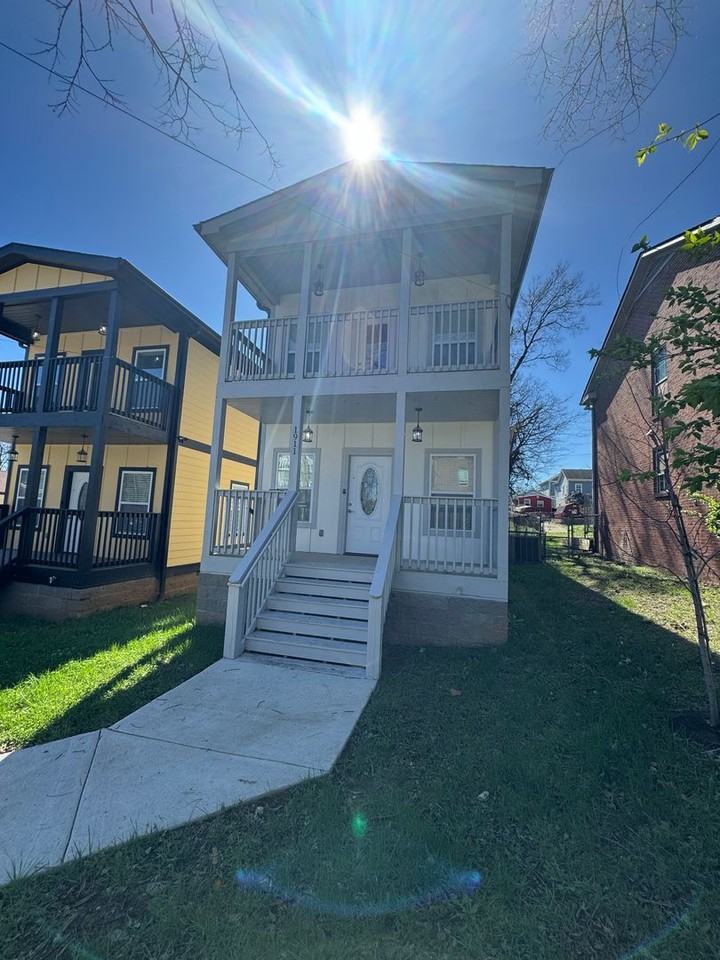 1911 Hermosa St - Photo 2 of 33