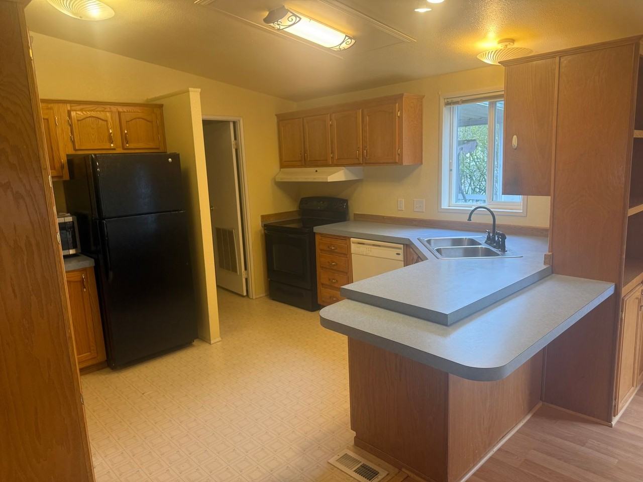 1904 N 32nd Pl - Photo 3 of 16