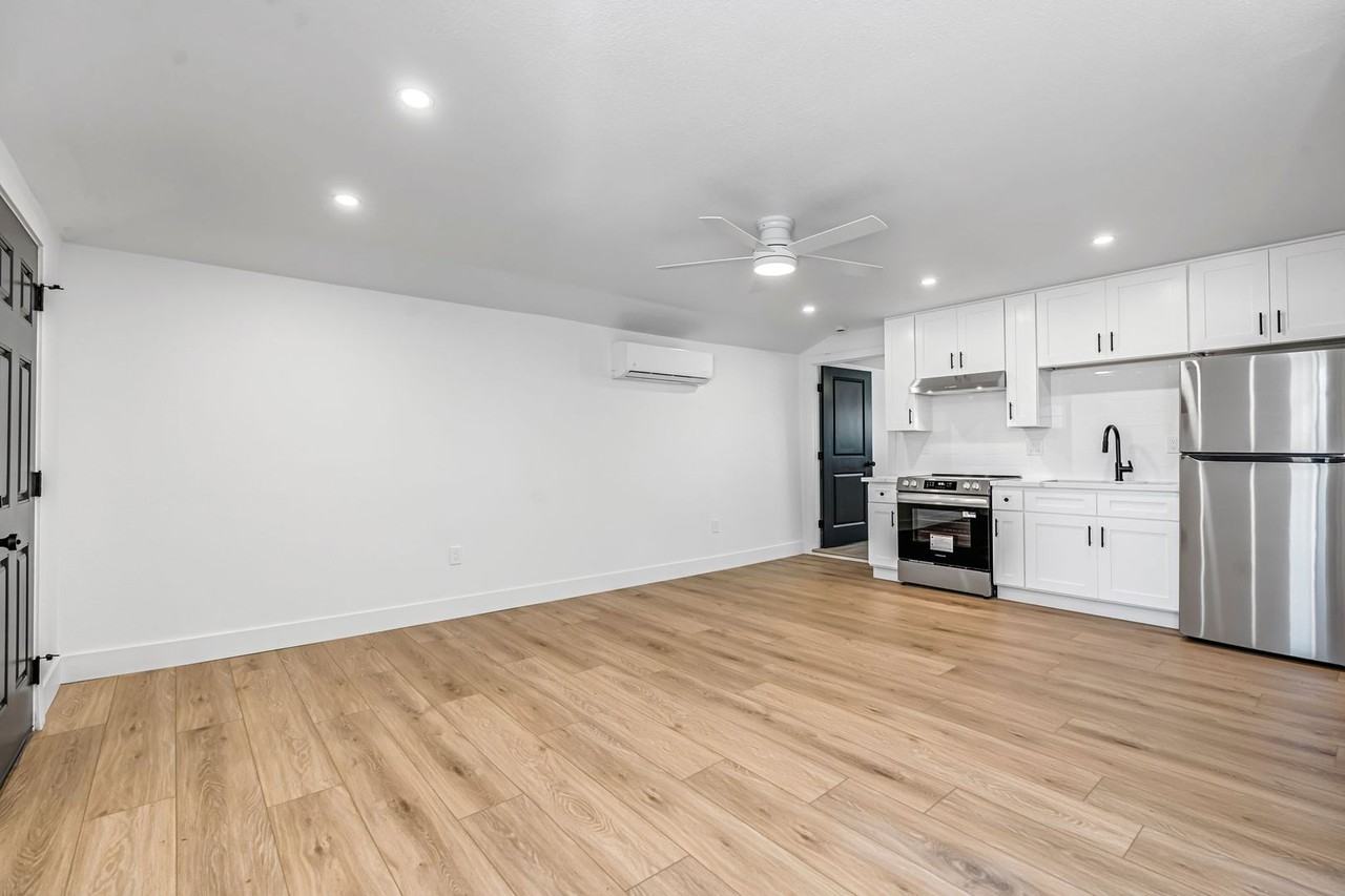 406 Sierra Ave - Photo 2 of 13