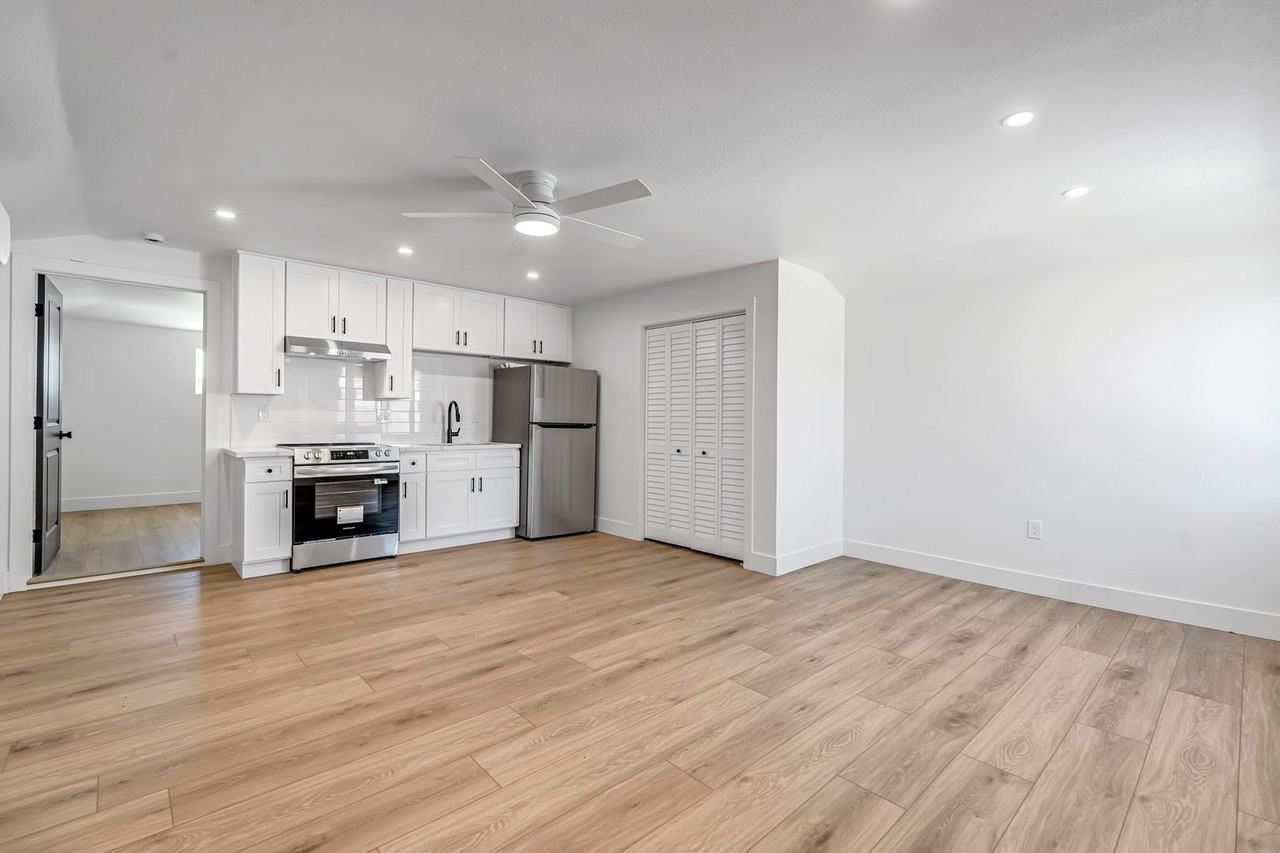 406 Sierra Ave - Photo 3 of 13