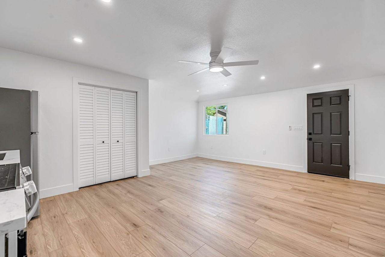 406 Sierra Ave - Photo 4 of 13