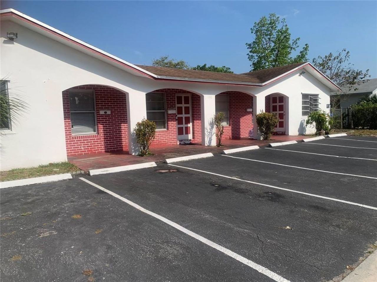 990 Sw 76th Ave - Photo 4 of 9