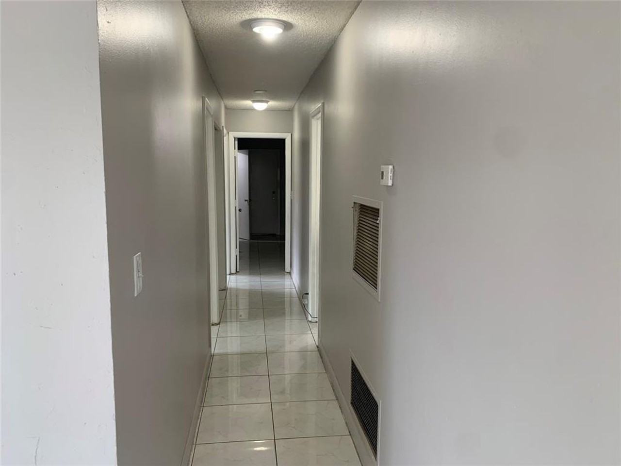 990 Sw 76th Ave - Photo 5 of 9