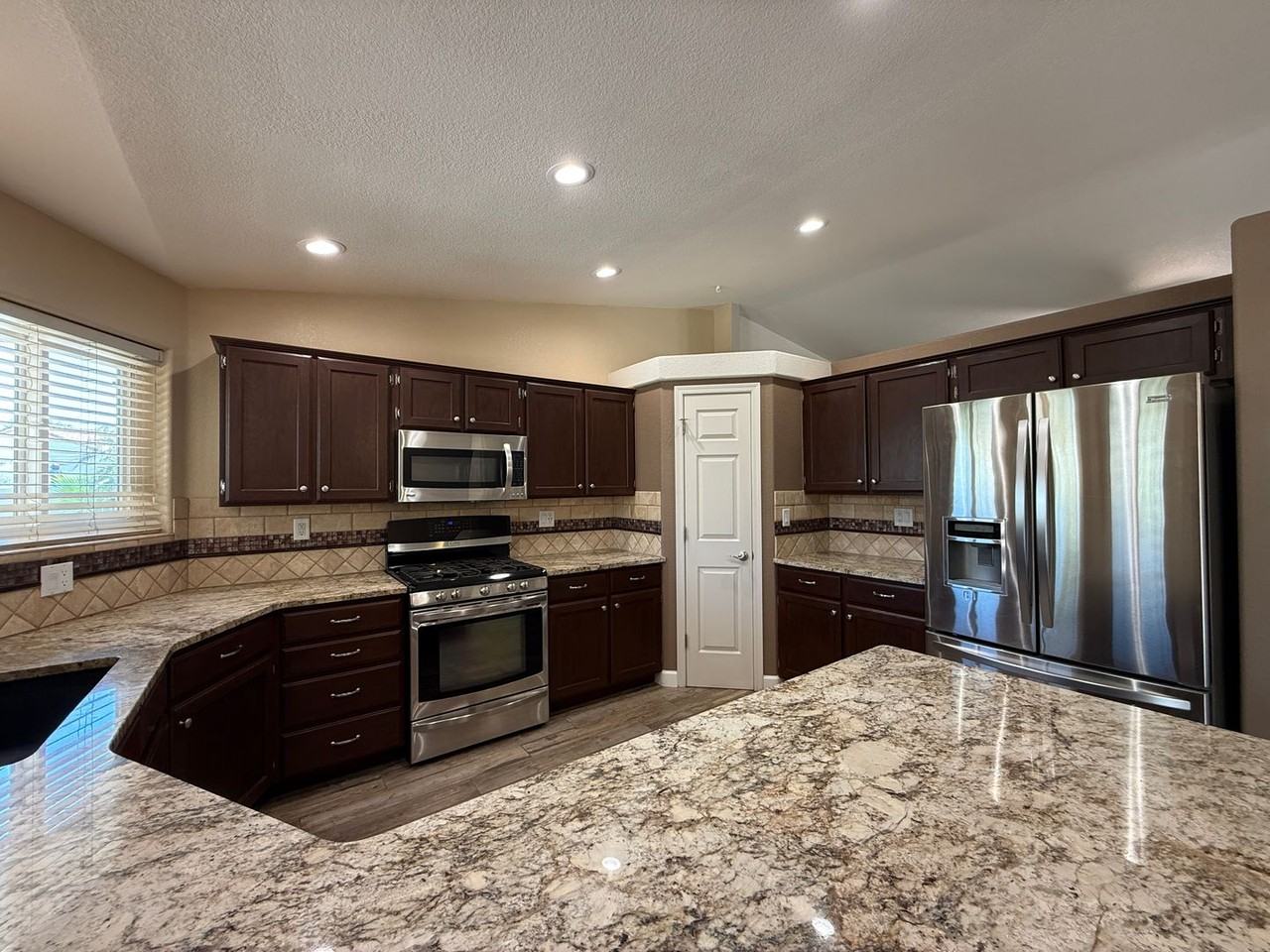 3564 Fiesta Dr - Photo 6 of 28