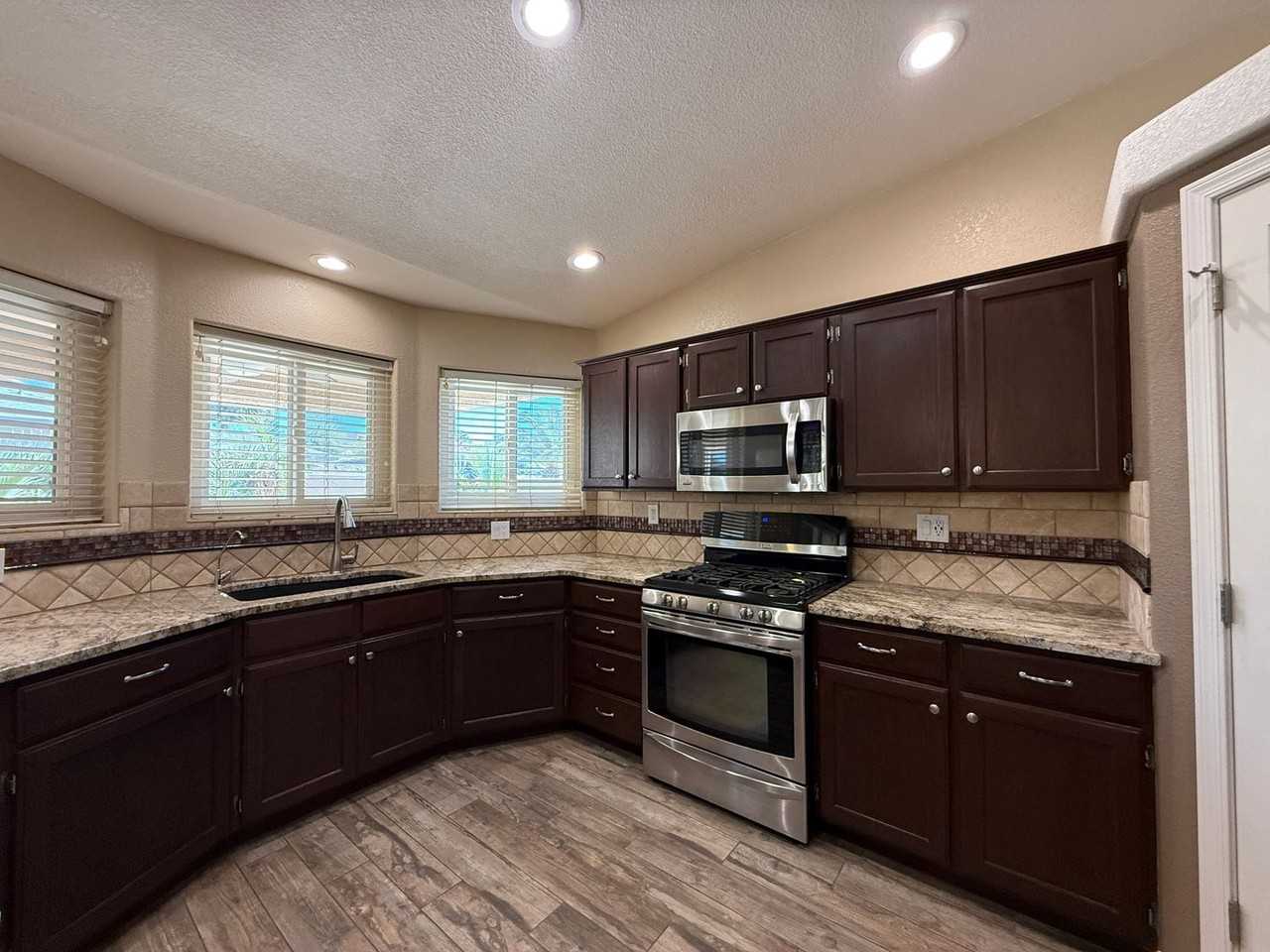 3564 Fiesta Dr - Photo 7 of 28