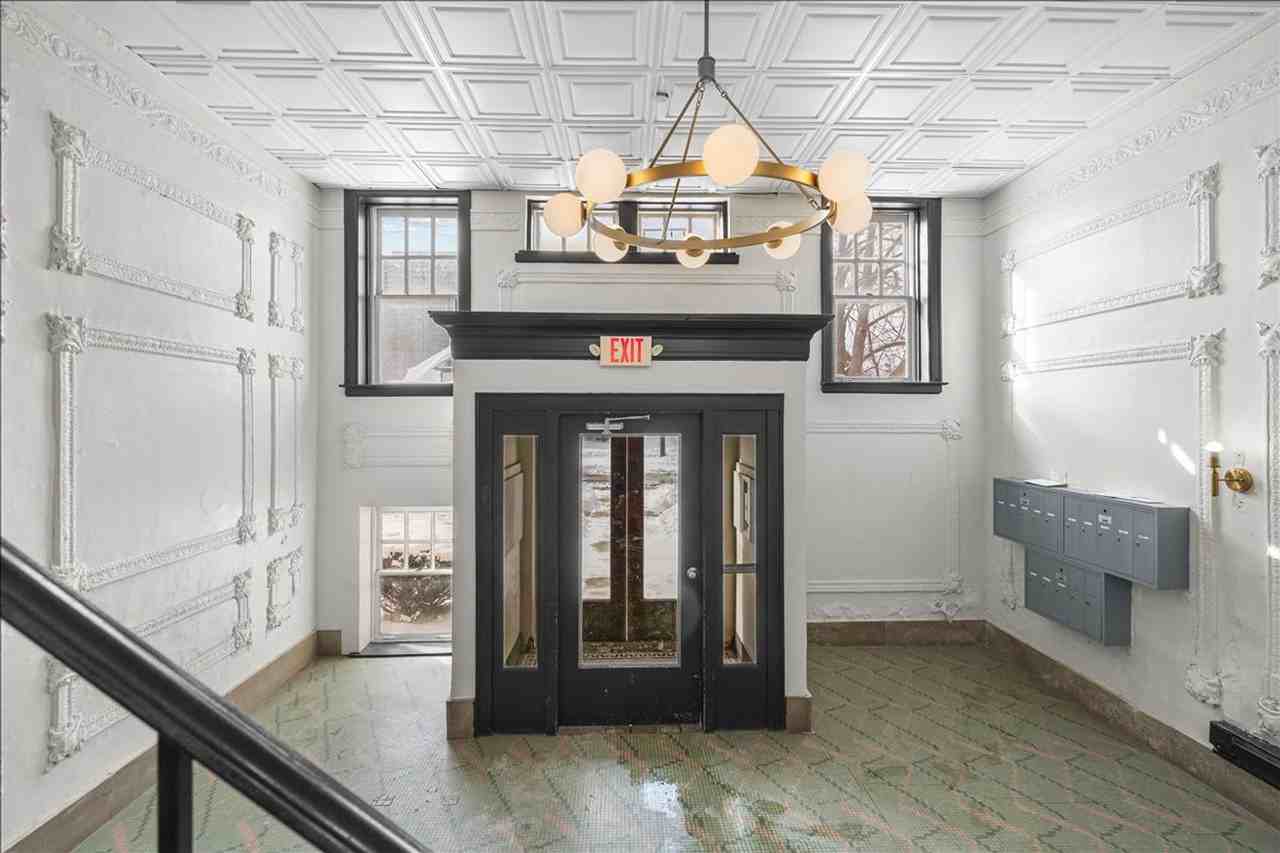 BEL590 - Photo 3 of 50