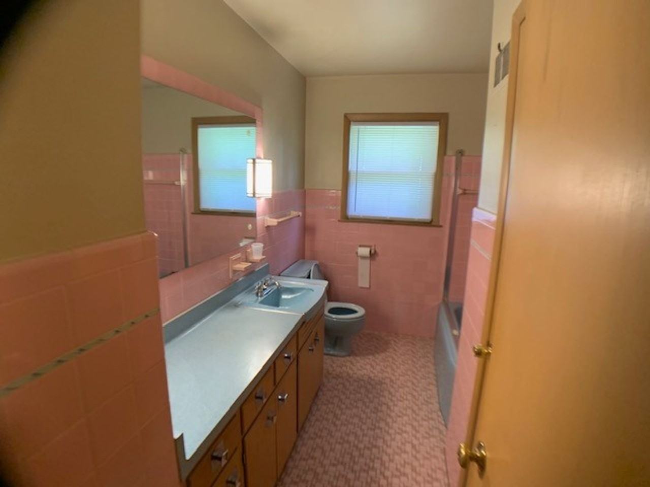 8111 W Raymond Ln - Photo 3 of 13