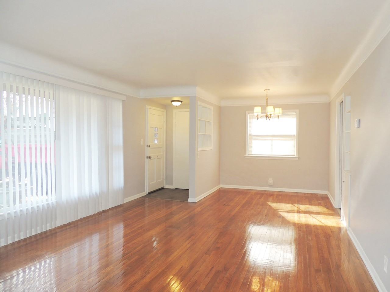 27693 Fullerwood Dr - Photo 3 of 17