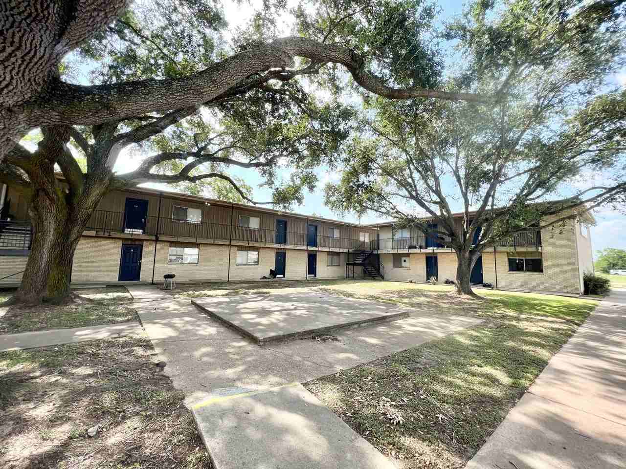 KAYBS Apartments - 201 S Kaysie St Angleton TX | Zumper