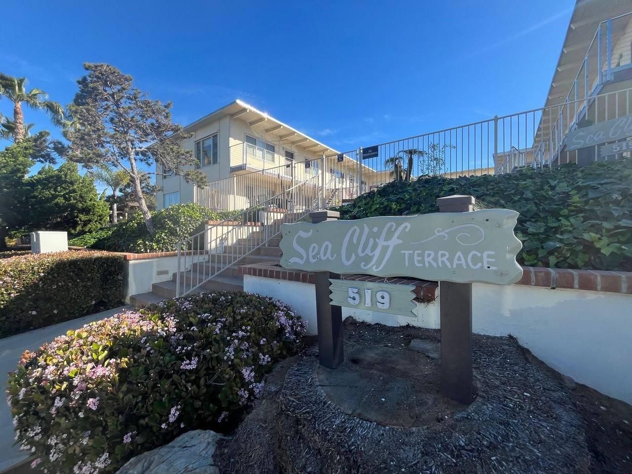 519 Stratford Ct #C - Photo 4 of 26