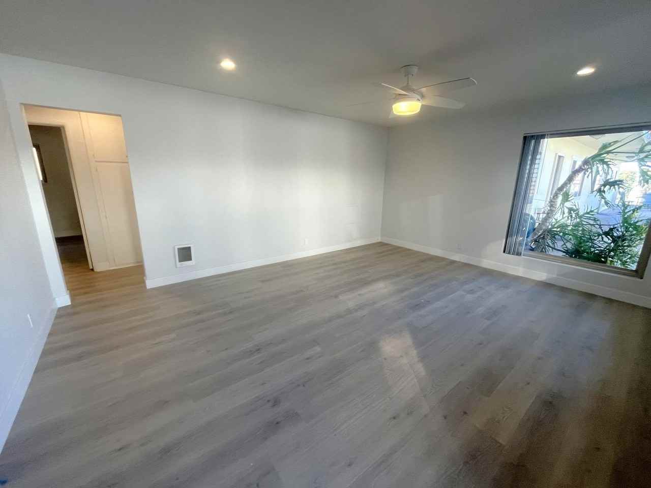 519 Stratford Ct #C - Photo 5 of 26