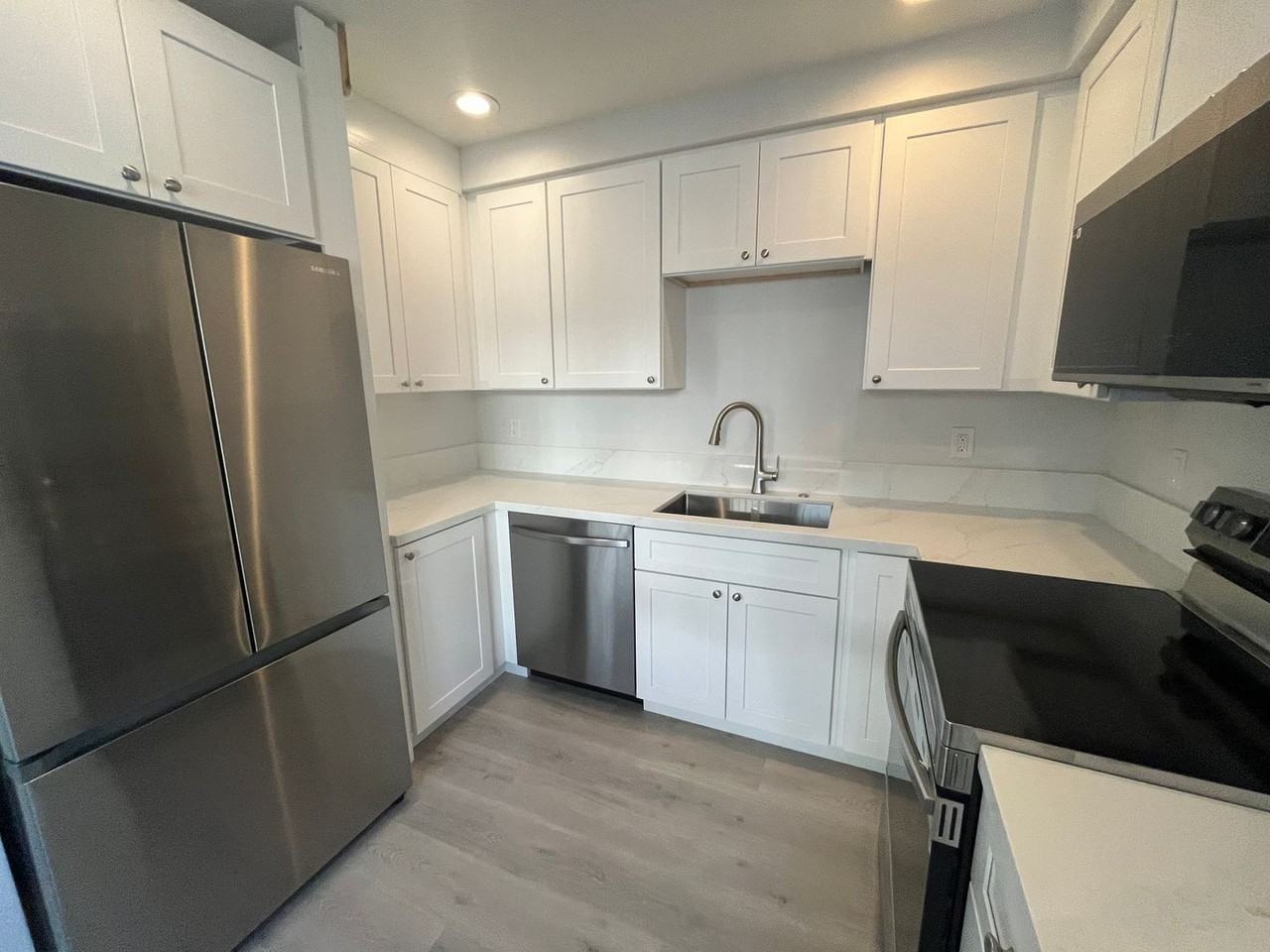 519 Stratford Ct #C - Photo 7 of 26